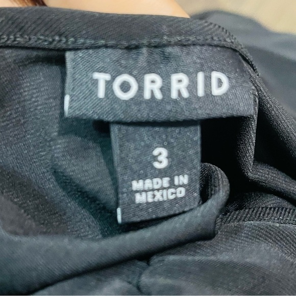 T36 - Torrid Black Cinch Front Babydoll Top Size 3 22/24 - Picture 4 of 4
